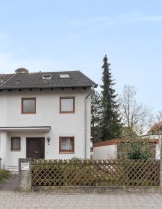 Immobilienangebot - Fürth - Alle - Doppelhaushälfte mit 5 Zimmern und Garage in Fürth-Ronhof

Sofort bezugsfrei!
