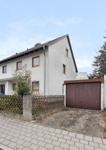 Immobilienangebot - Fürth - Alle - Doppelhaushälfte mit 5 Zimmern und Garage in Fürth-Ronhof

Sofort bezugsfrei!