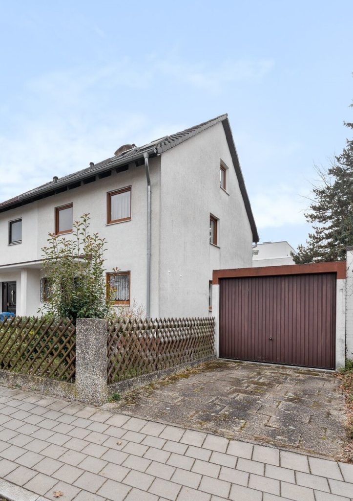 Immobilienangebot - Fürth - Alle - Doppelhaushälfte mit 5 Zimmern und Garage in Fürth-Ronhof

Sofort bezugsfrei!