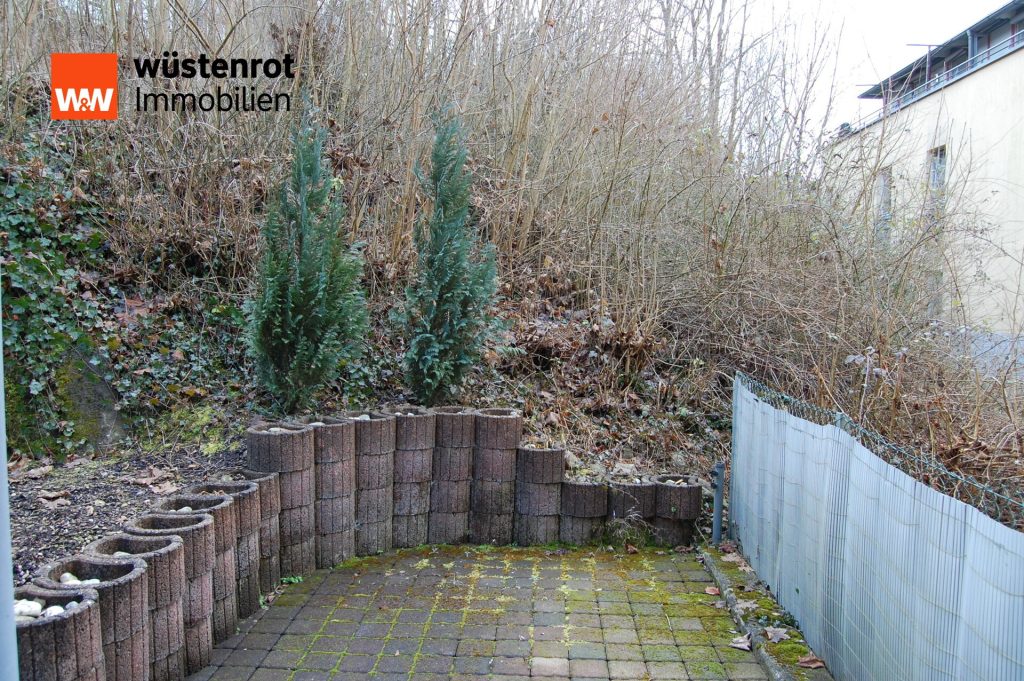 Immobilienangebot - Deggendorf - Alle - Deggendorf: Zentrumsnahe 3-Zi.- ETW auf zwei Etagen m. gr. Terrasse - in ruhiger Wohnlage!