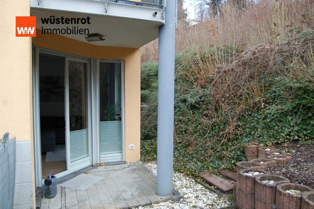 Immobilienangebot - Deggendorf - Alle - Deggendorf: Zentrumsnahe 3-Zi.- ETW auf zwei Etagen m. gr. Terrasse - in ruhiger Wohnlage!