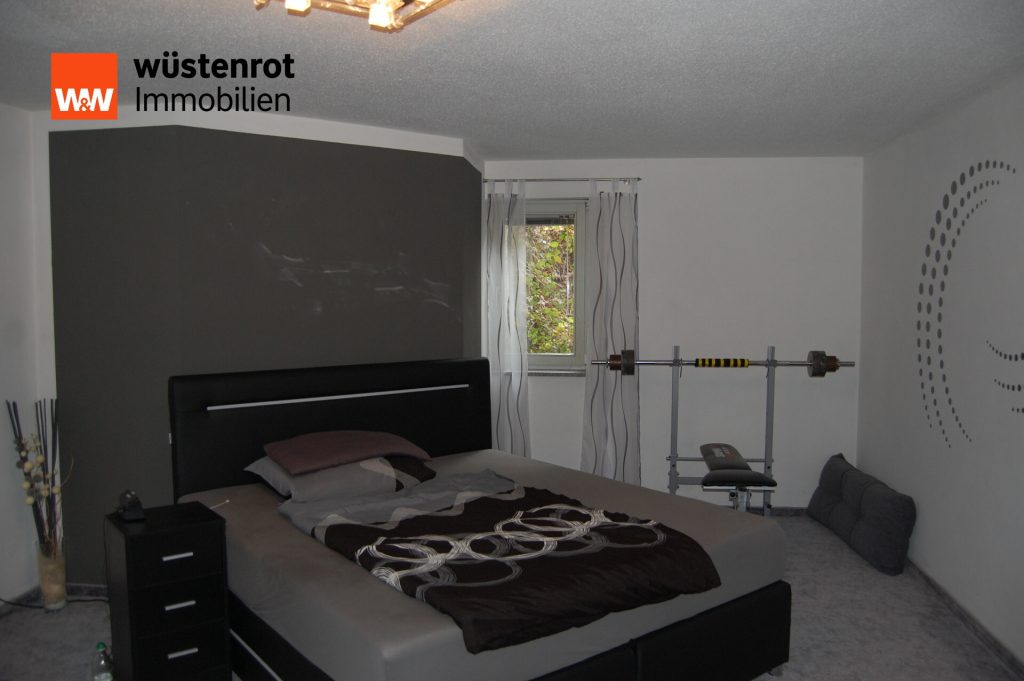 Immobilienangebot - Deggendorf - Alle - Deggendorf: Zentrumsnahe 3-Zi.- ETW auf zwei Etagen m. gr. Terrasse - in ruhiger Wohnlage!