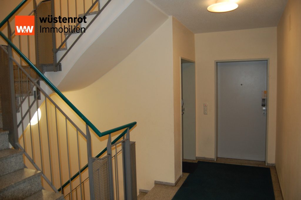 Immobilienangebot - Deggendorf - Alle - Deggendorf: Zentrumsnahe 3-Zi.- ETW auf zwei Etagen m. gr. Terrasse - in ruhiger Wohnlage!