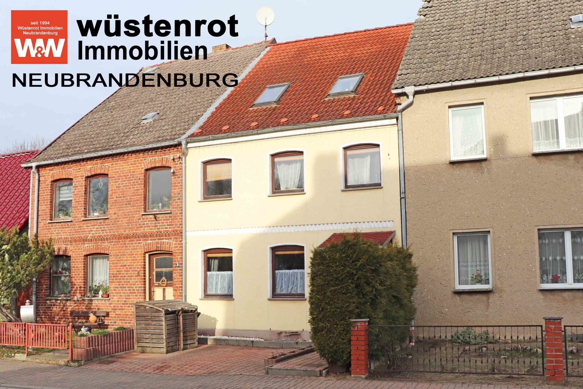 Immobilienangebot - Stavenhagen - Alle - MODERNISIERTES WOHNHAUS FAST IN DER STADTMITTE MIT ZWEI BÄDERN UND KELLER UND GARTEN