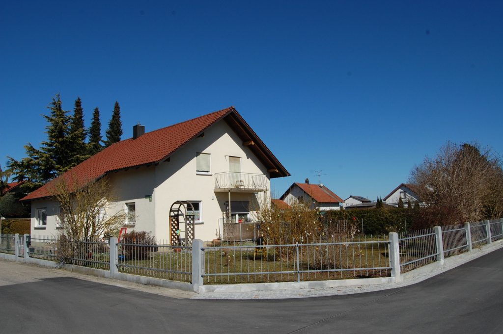 Immobilienangebot - Wallersdorf - Alle - Sonne, Ruhe, perfekte Anbindung – Zweifamilienhaus mit großem Garten in Wallersdorf***