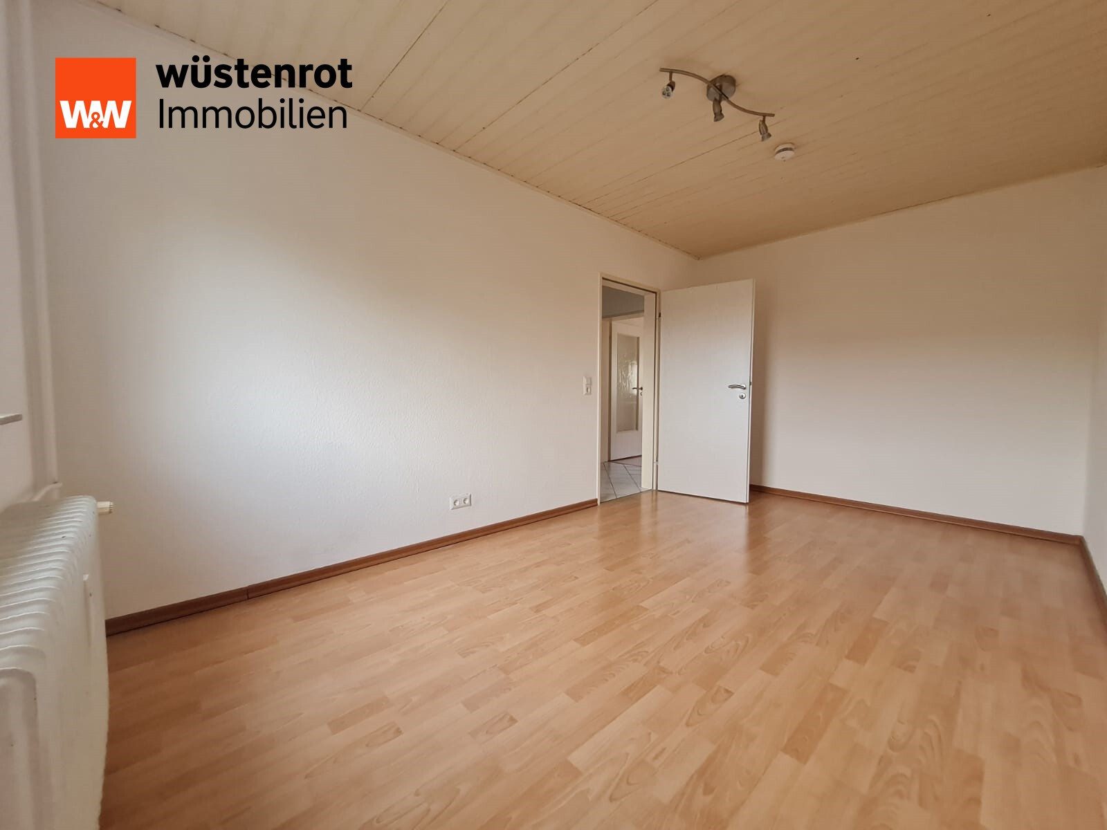 Immobilienangebot - Braunschweig-Hondelage - Alle - Schöne helle 3-Zi.-Wohnung: Balkon, großer Keller, PKW-Stellplatz, Luftwärmepumpe, gepfl. Anlage!
