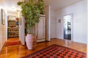 Immobilienangebot - München - Alle - Helle und offene Wohnung mit zwei Balkonen, Aufzug und TG-Stellplatz