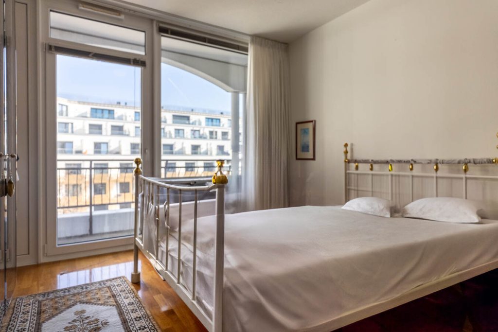 Immobilienangebot - München - Alle - Helle und offene Wohnung mit zwei Balkonen, Aufzug und TG-Stellplatz