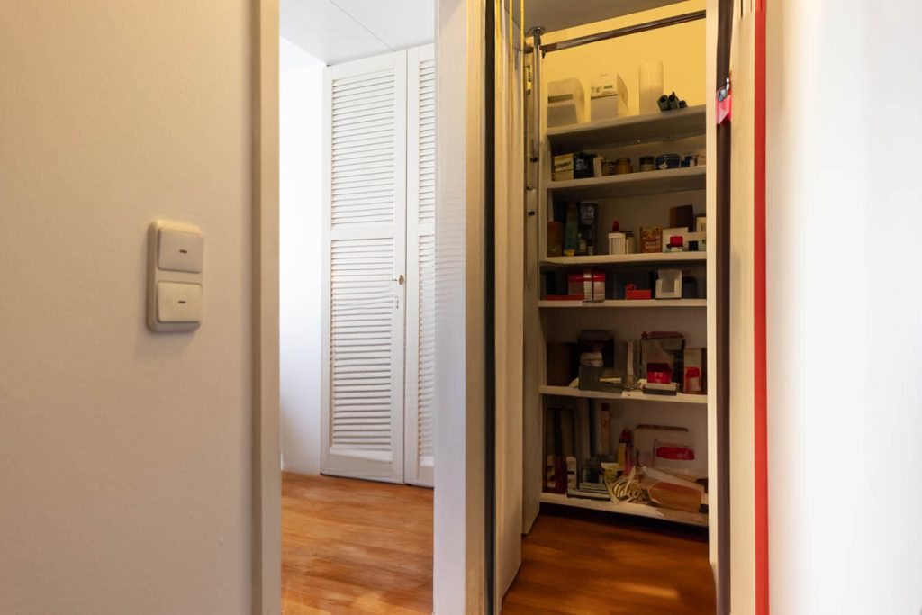 Immobilienangebot - München - Alle - Helle und offene Wohnung mit zwei Balkonen, Aufzug und TG-Stellplatz