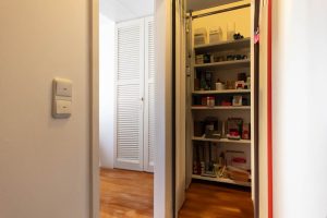 Immobilienangebot - München - Alle - Helle und offene Wohnung mit zwei Balkonen, Aufzug und TG-Stellplatz