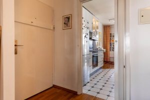 Immobilienangebot - München - Alle - Helle und offene Wohnung mit zwei Balkonen, Aufzug und TG-Stellplatz