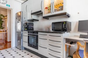 Immobilienangebot - München - Alle - Helle und offene Wohnung mit zwei Balkonen, Aufzug und TG-Stellplatz