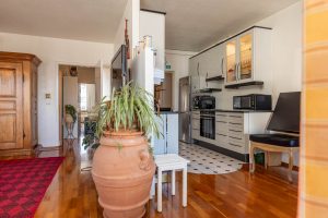 Immobilienangebot - München - Alle - Helle und offene Wohnung mit zwei Balkonen, Aufzug und TG-Stellplatz