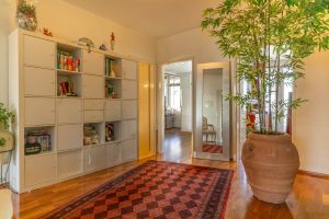 Immobilienangebot - München - Alle - Helle und offene Wohnung mit zwei Balkonen, Aufzug und TG-Stellplatz