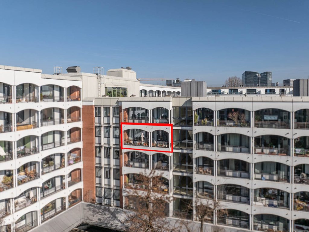Immobilienangebot - München - Alle - Helle und offene Wohnung mit zwei Balkonen, Aufzug und TG-Stellplatz