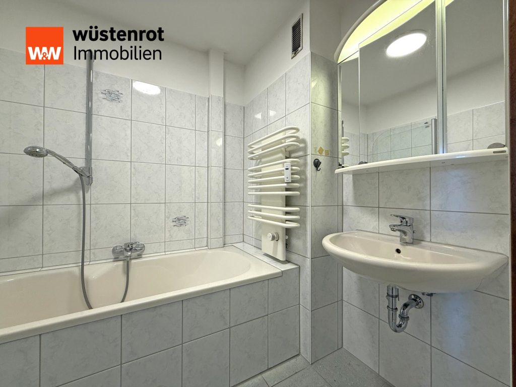 Immobilienangebot - Leonberg - Alle - Helle & großzügige 3,5-Zi.-Wohnung mit Balkon und EBK – ideal für Familien und Paare!
