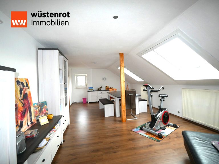 Immobilienangebot - Lichtenfels - Alle - Helle Drei-Zimmer-Dachgeschosswohnung
in Lichtenfels