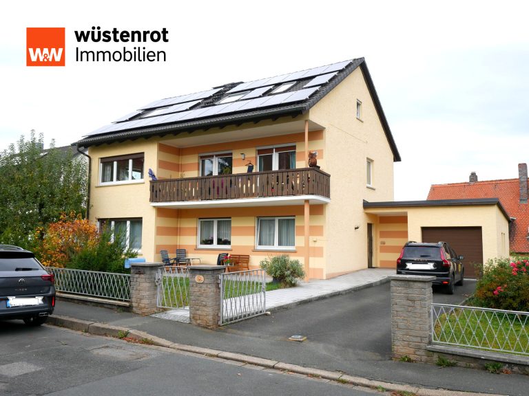 Immobilienangebot - Lichtenfels - Alle - Helle Drei-Zimmer-Dachgeschosswohnung
in zentraler Lage von Lichtenfels