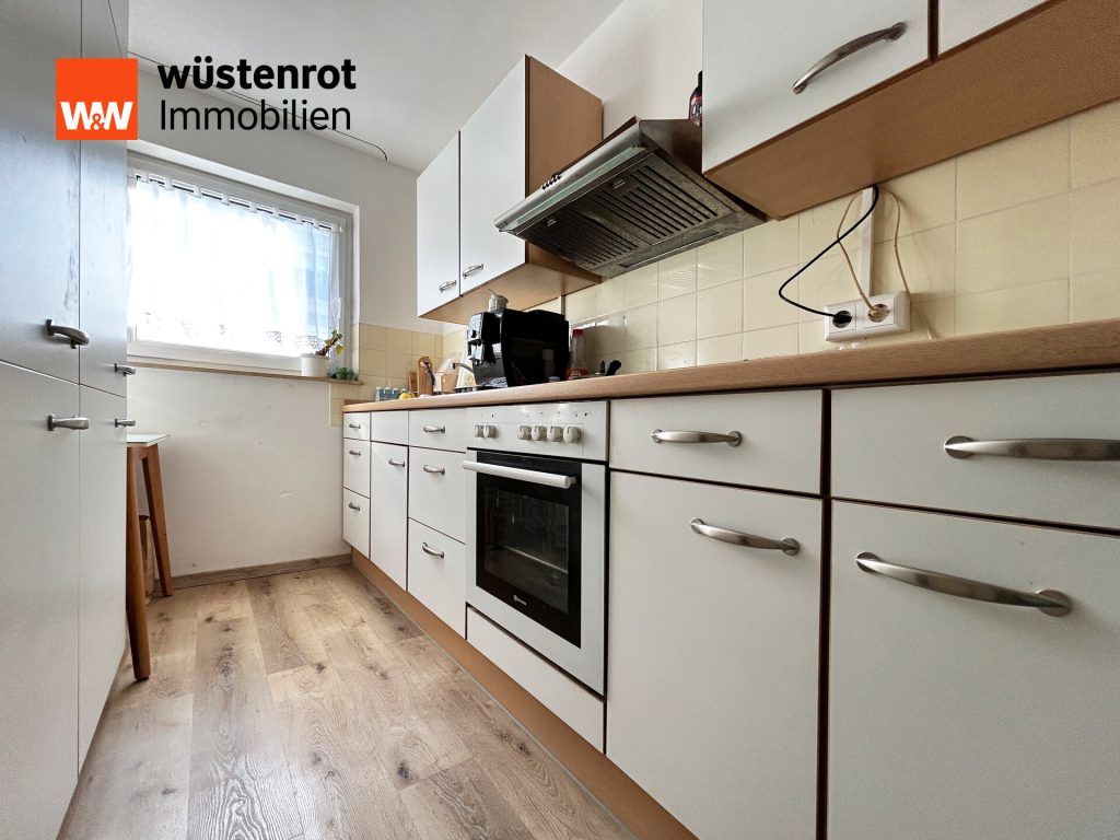 Immobilienangebot - Ludwigsburg-Eglosheim - Alle - Sorry...leider reserviert. Mitten in der Stadt - nah am Favoritenpark. 3 Zimmer. 68 m². TOP-Preis.