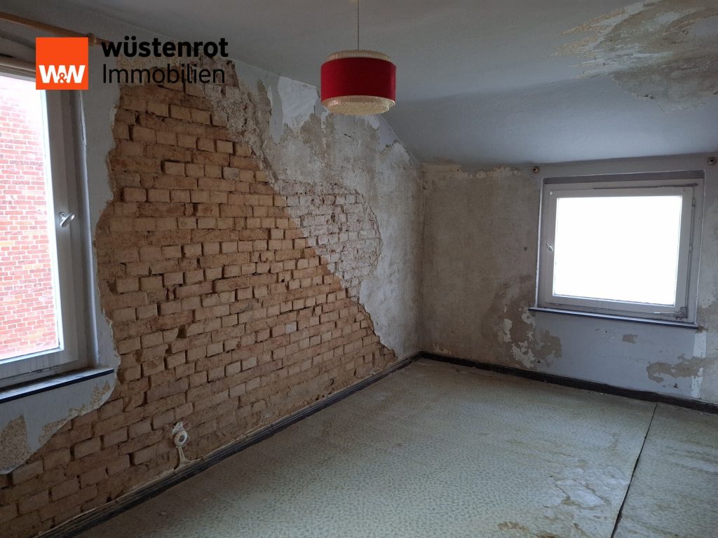 Immobilienangebot - Hessisch Oldendorf / Krückeberg - Alle - Freistehendes Einfamilienhaus mit großem Garten am Bach – Ideal für Familien zur Modernisierung