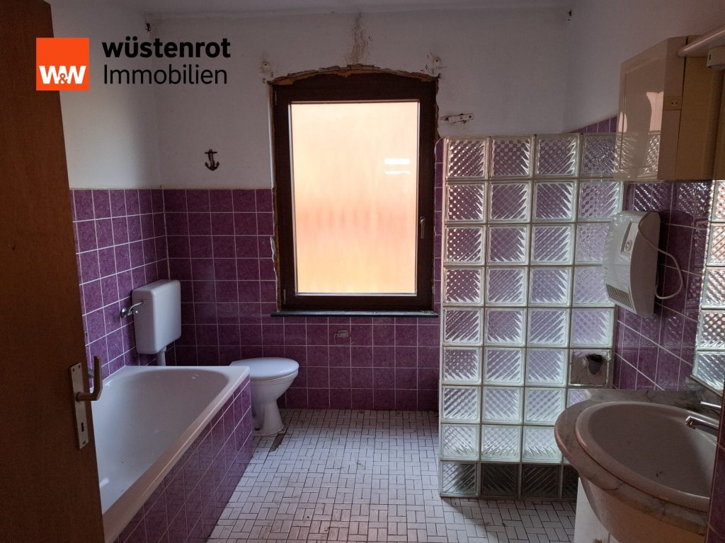 Immobilienangebot - Hessisch Oldendorf / Krückeberg - Alle - Freistehendes Einfamilienhaus mit großem Garten am Bach – Ideal für Familien zur Modernisierung