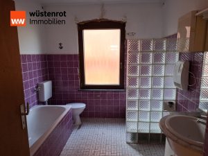 Immobilienangebot - Hessisch Oldendorf / Krückeberg - Alle - Freistehendes Einfamilienhaus mit großem Garten am Bach – Ideal für Familien zur Modernisierung