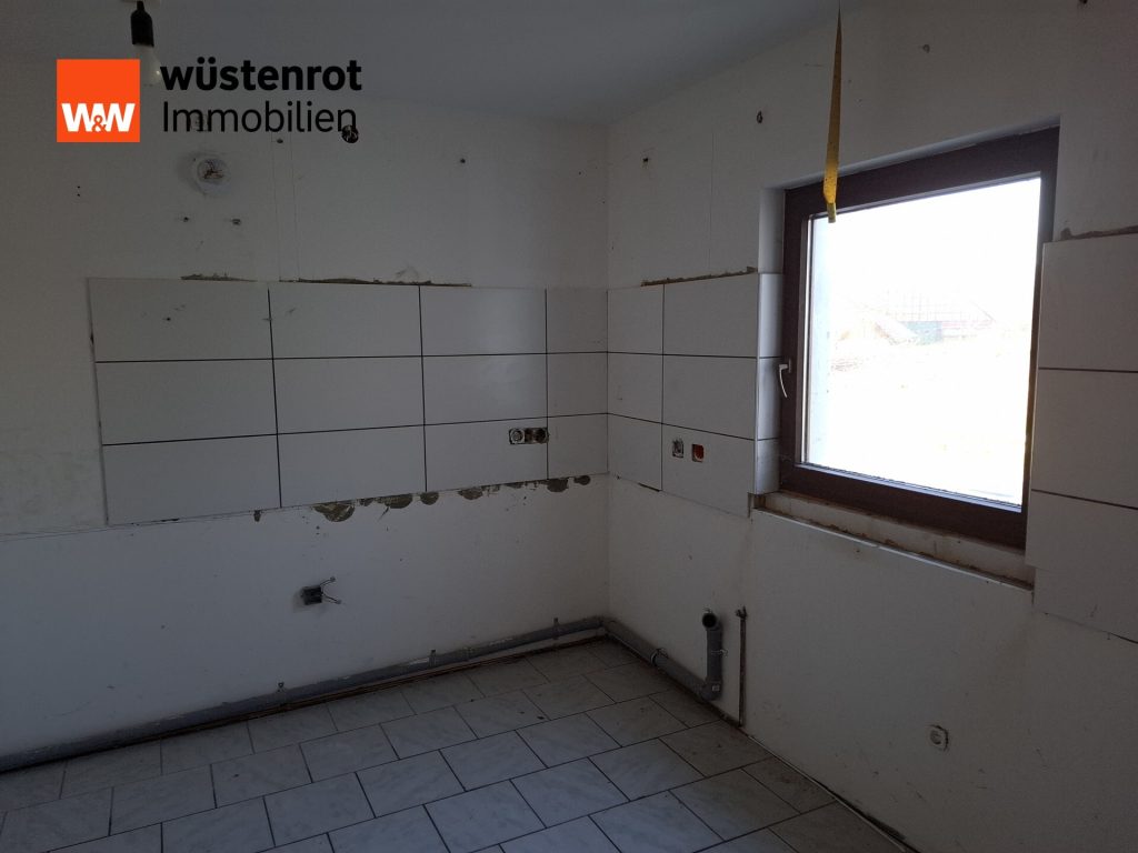 Immobilienangebot - Hessisch Oldendorf / Krückeberg - Alle - Freistehendes Einfamilienhaus mit großem Garten am Bach – Ideal für Familien zur Modernisierung