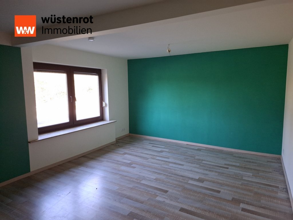 Immobilienangebot - Hessisch Oldendorf / Krückeberg - Alle - Freistehendes Einfamilienhaus mit großem Garten am Bach – Ideal für Familien zur Modernisierung