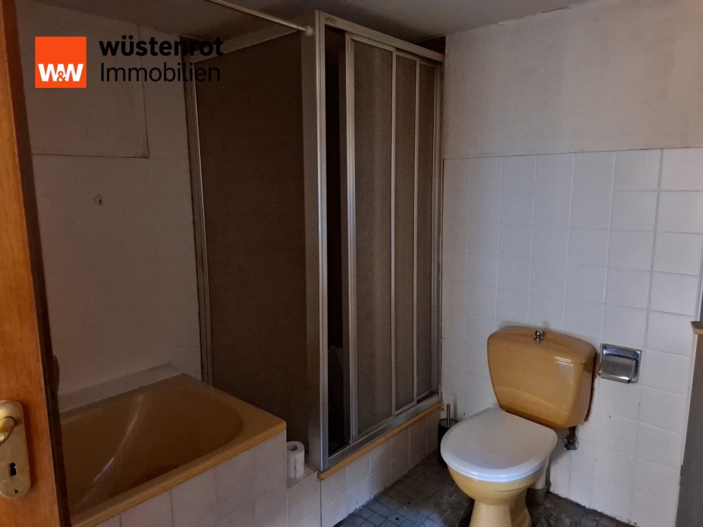 Immobilienangebot - Hessisch Oldendorf / Krückeberg - Alle - Vielseitige Immobilie mit Wohnhaus, Lagerhalle und Nutzflächen – Ideal für Kapitalanleger & Gewerbe