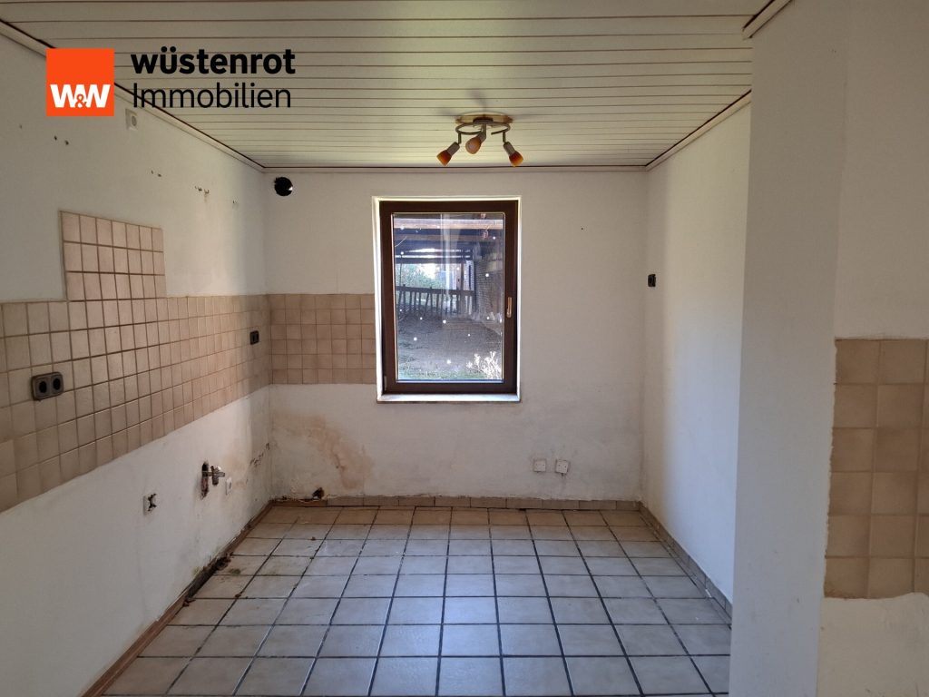 Immobilienangebot - Hessisch Oldendorf / Krückeberg - Alle - Vielseitige Immobilie mit Wohnhaus, Lagerhalle und Nutzflächen – Ideal für Kapitalanleger & Gewerbe