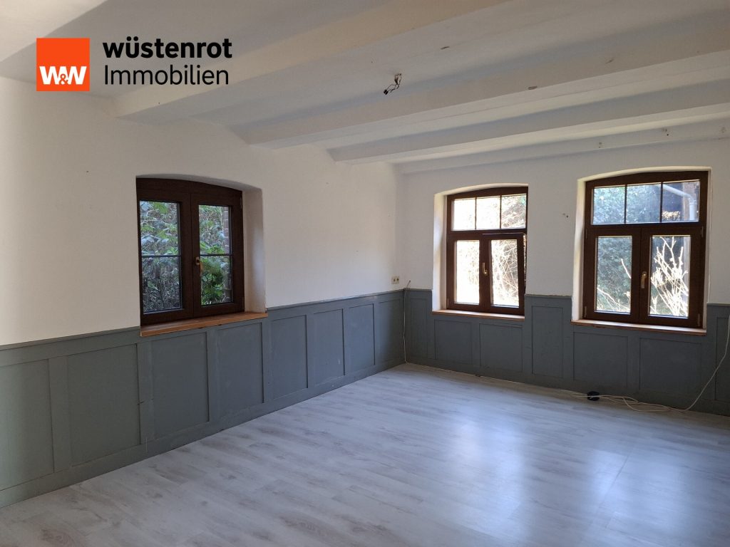 Immobilienangebot - Hessisch Oldendorf / Krückeberg - Alle - Vielseitige Immobilie mit Wohnhaus, Lagerhalle und Nutzflächen – Ideal für Kapitalanleger & Gewerbe