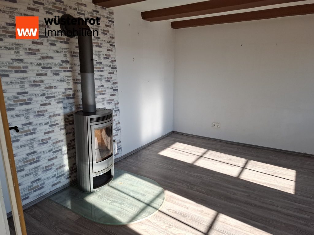 Immobilienangebot - Hessisch Oldendorf / Krückeberg - Alle - Vielseitige Immobilie mit Wohnhaus, Lagerhalle und Nutzflächen – Ideal für Kapitalanleger & Gewerbe