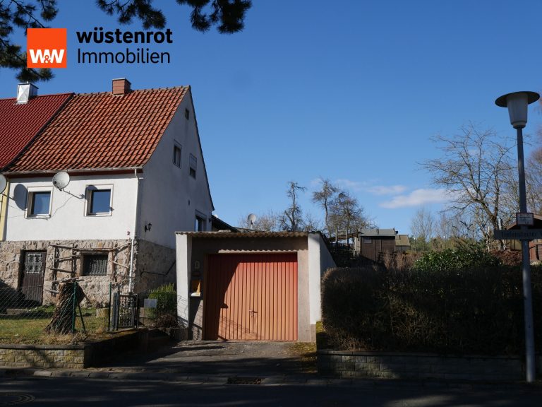Immobilienangebot - Coburg / Scheuerfeld - Alle - Sanierungsbedürftige Doppelhaushälfte in Scheuerfeld mit großen Garten