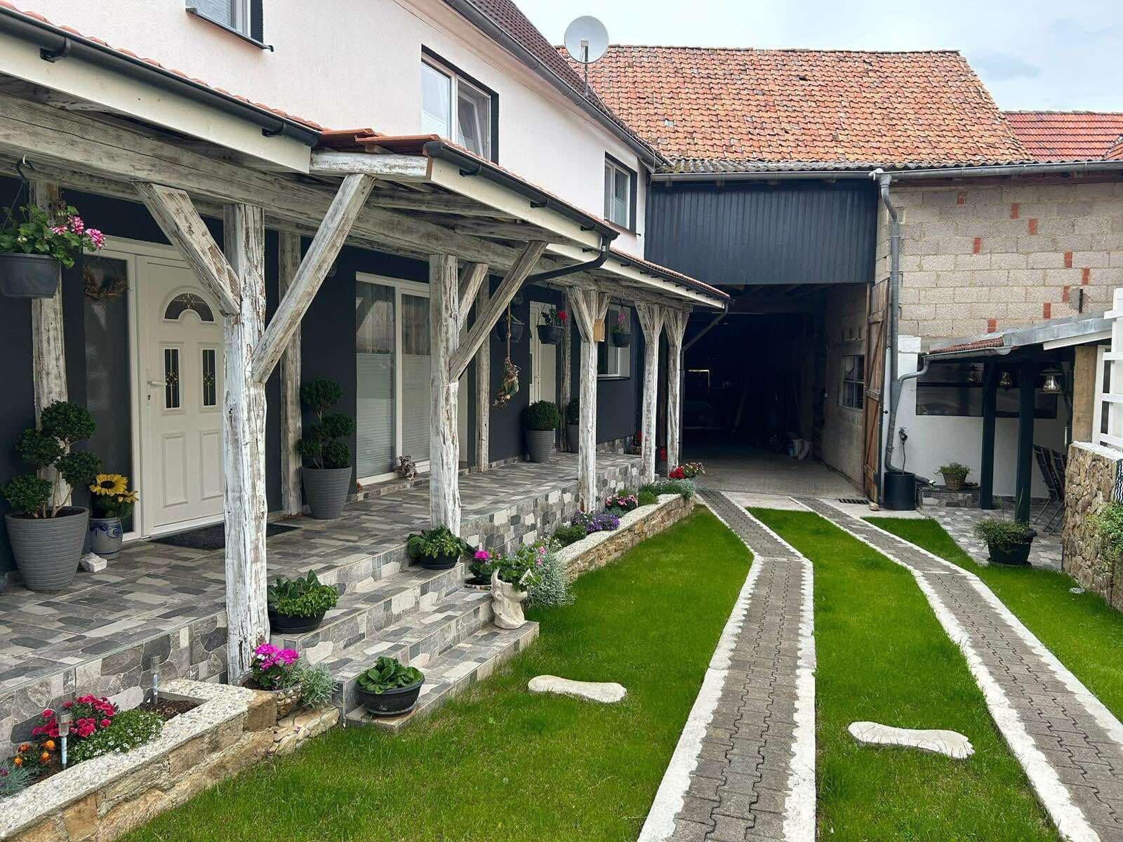 Immobilienangebot - Höchheim / Rothausen - Alle - Altes Bauernhaus im neuen Glanz mit großer Scheune und ganz viel Platz! Ruhe genießen und wohlfühlen