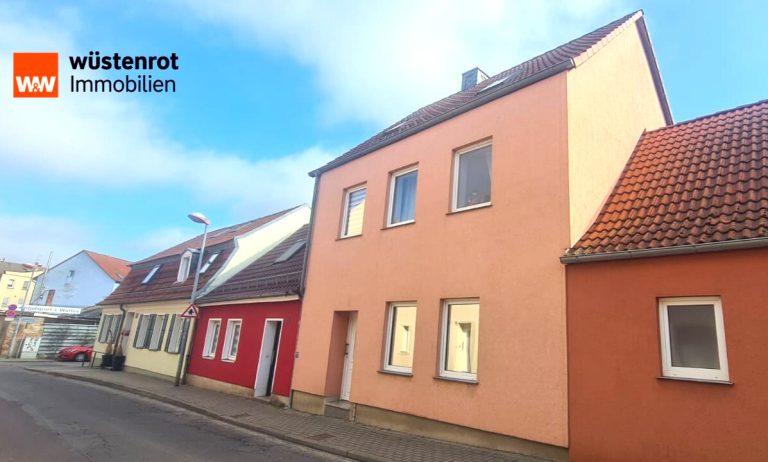 Immobilienangebot - Brandenburg an der Havel / Plaue - Alle - Charmantes Reihenmittelhaus mit kleinem Garten in guter Lage! Vollständig modernisiert 2007!