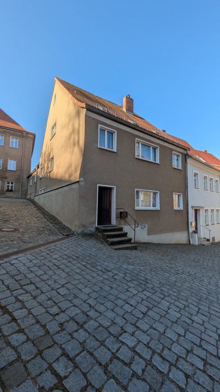 Immobilienangebot - Stolpen - Alle - MFH - zentral in Stolpen mit Garten - Generationenwohnen bis FeWo, ein Objekt mit Möglichkeiten