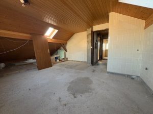 Immobilienangebot - Oberderdingen - Alle - Großes Haus mit viel Garten -- Möglich auch Mehrgenerationen wohnen!
