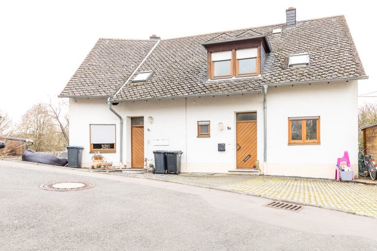 Immobilienangebot - Trier / Ehrang - Alle - Doppelhaushälfte mit viel Platz!