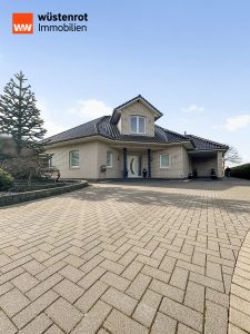Immobilienangebot - Friesoythe / Neuvrees - Alle - Idyllisches Einfamilienhaus mit eigenem Reitplatz und Stall - Ein Traum für Pferdeliebhaber