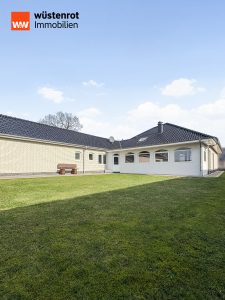 Immobilienangebot - Friesoythe / Neuvrees - Alle - Idyllisches Einfamilienhaus mit eigenem Reitplatz und Stall - Ein Traum für Pferdeliebhaber
