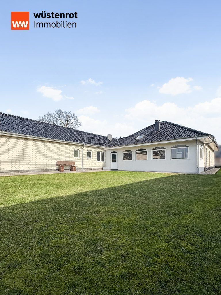 Immobilienangebot - Friesoythe / Neuvrees - Alle - Idyllisches Einfamilienhaus mit eigenem Reitplatz und Stall - Ein Traum für Pferdeliebhaber