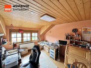 Immobilienangebot - Eisenberg - Alle - +++EISENBERG: 4 ZIMMER DACHGESCHOSSWOHNUNG MIT BALKON UND GARTENANTEIL+++