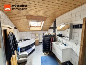 Immobilienangebot - Eisenberg - Alle - +++EISENBERG: 4 ZIMMER DACHGESCHOSSWOHNUNG MIT BALKON UND GARTENANTEIL+++