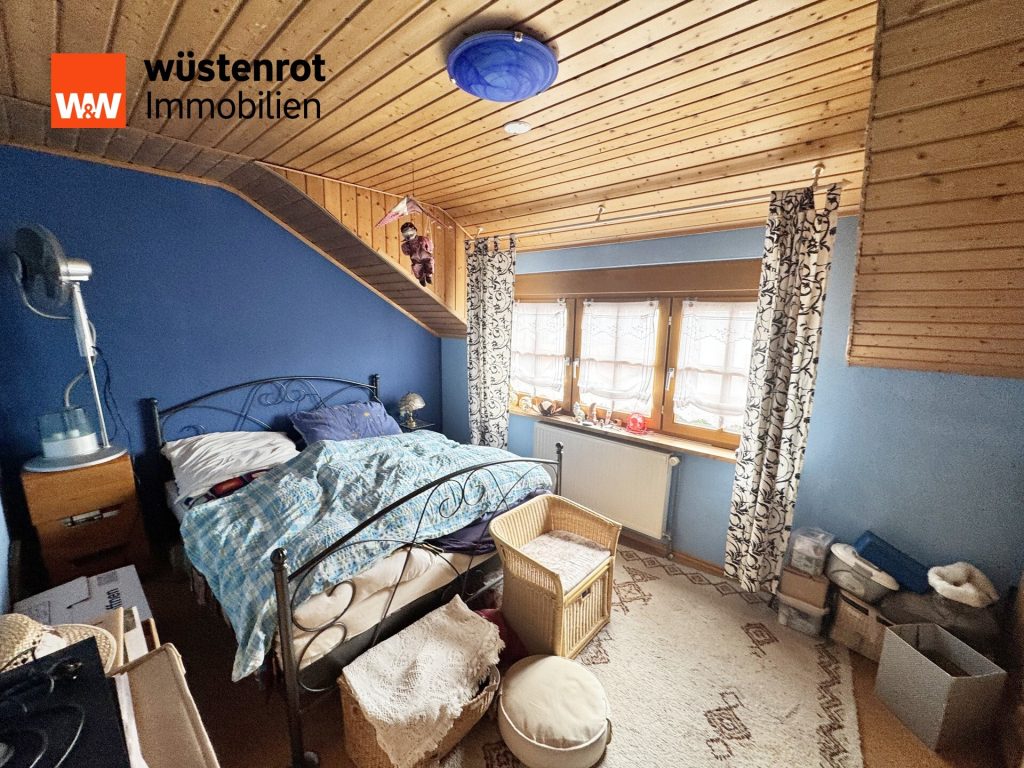 Immobilienangebot - Eisenberg - Alle - +++EISENBERG: 4 ZIMMER DACHGESCHOSSWOHNUNG MIT BALKON UND GARTENANTEIL+++