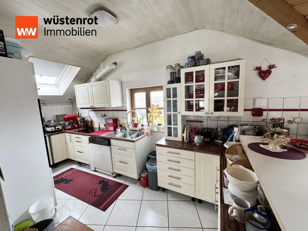 Immobilienangebot - Eisenberg - Alle - +++EISENBERG: 4 ZIMMER DACHGESCHOSSWOHNUNG MIT BALKON UND GARTENANTEIL+++