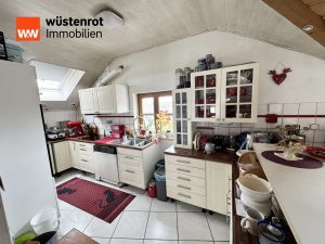 Immobilienangebot - Eisenberg - Alle - +++EISENBERG: 4 ZIMMER DACHGESCHOSSWOHNUNG MIT BALKON UND GARTENANTEIL+++