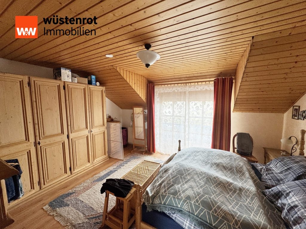Immobilienangebot - Eisenberg - Alle - +++EISENBERG: 4 ZIMMER DACHGESCHOSSWOHNUNG MIT BALKON UND GARTENANTEIL+++
