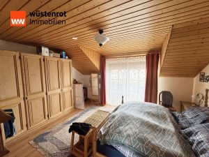 Immobilienangebot - Eisenberg - Alle - +++EISENBERG: 4 ZIMMER DACHGESCHOSSWOHNUNG MIT BALKON UND GARTENANTEIL+++