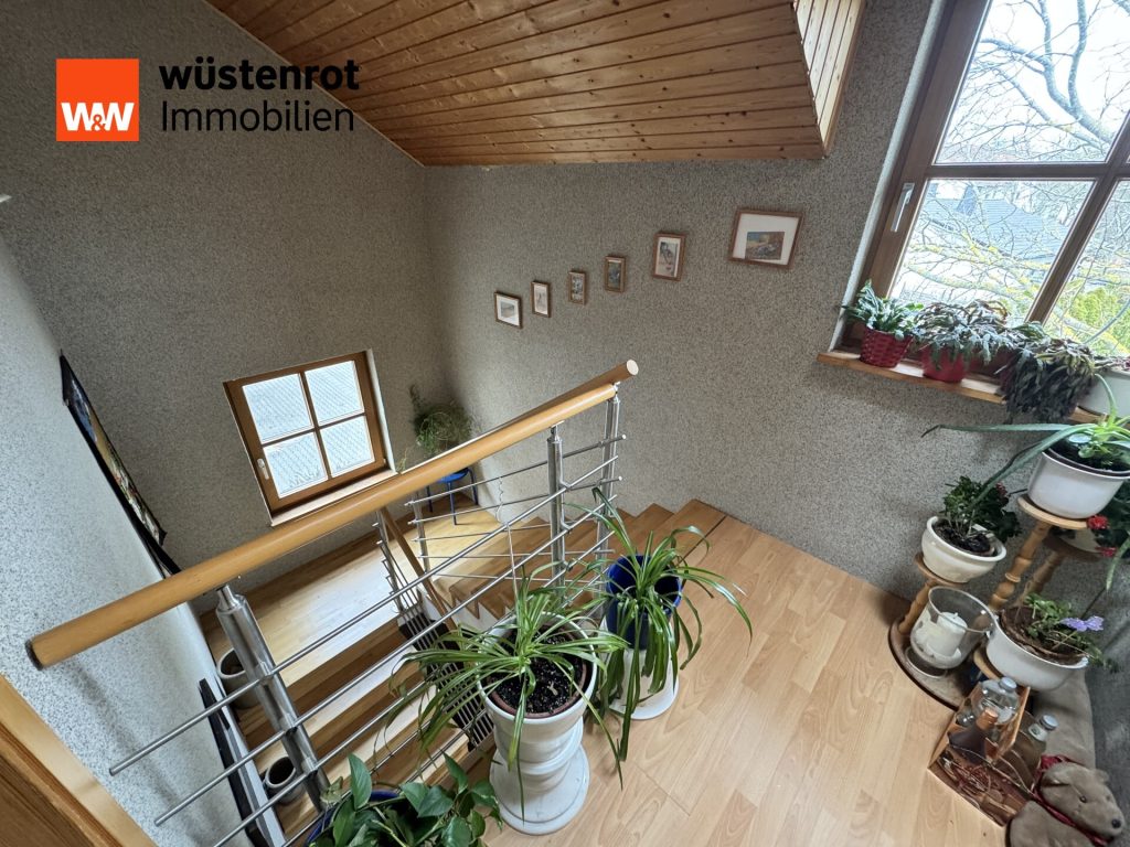 Immobilienangebot - Eisenberg - Alle - +++EISENBERG: 4 ZIMMER DACHGESCHOSSWOHNUNG MIT BALKON UND GARTENANTEIL+++
