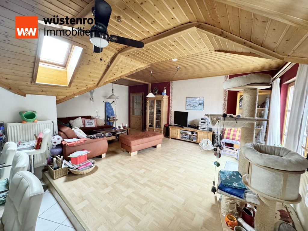 Immobilienangebot - Eisenberg - Alle - +++EISENBERG: 4 ZIMMER DACHGESCHOSSWOHNUNG MIT BALKON UND GARTENANTEIL+++